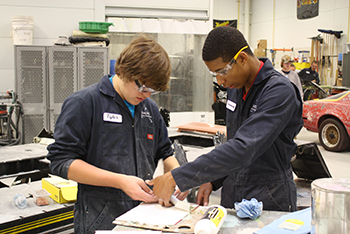 Auto Collision/Refinishing students working in lab.