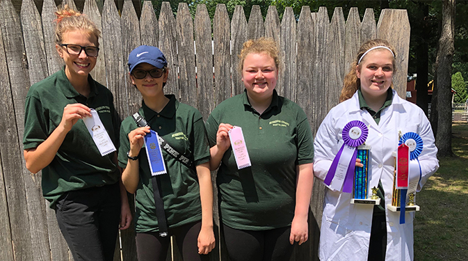 Environmental/Veterinary Sciences students with their Poultry Awards.